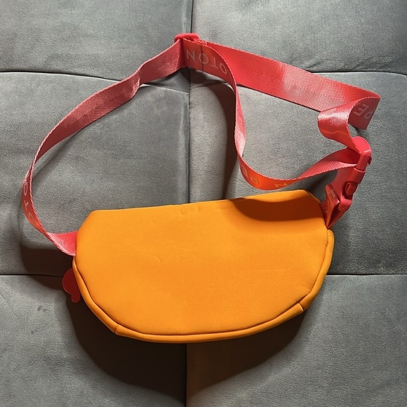 “Peloton-Orange and Red Waist Bag” - Picture 3 of 8